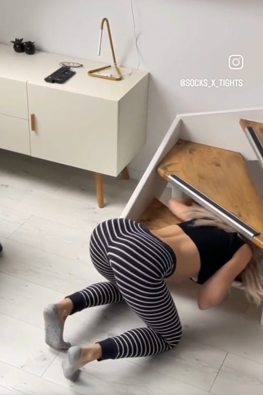 My sister is stuck under the stairs - FULL MOVIE