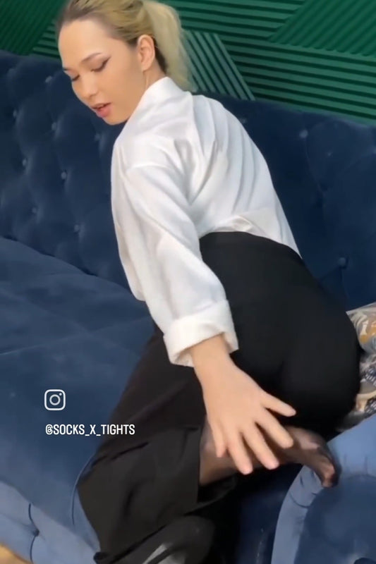 A real estate agent shows an apartment - FULL MOVIE