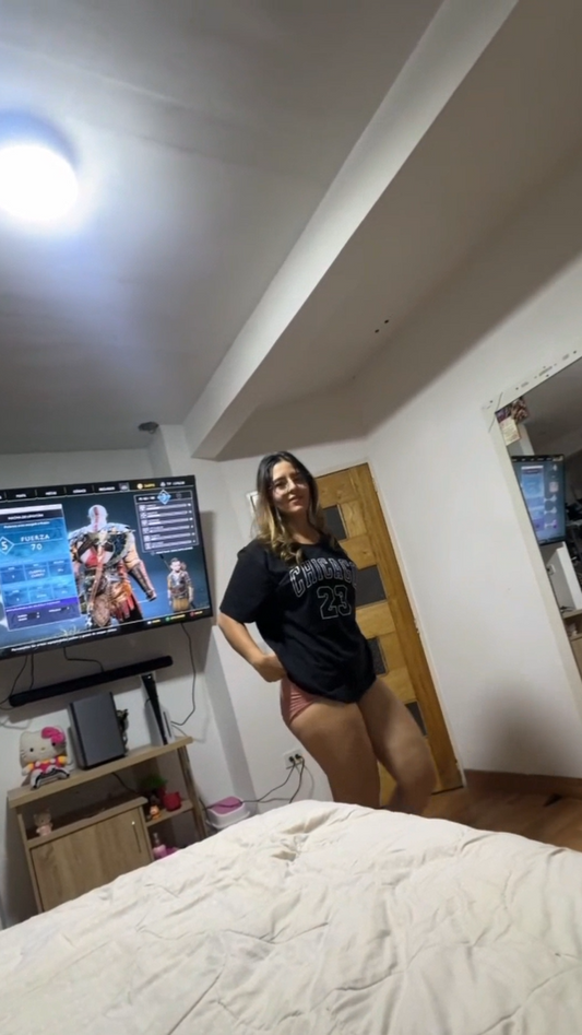 My stepsister's big ass on my cock🖤